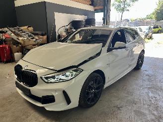 krockskadad bil auto BMW 1-serie 118i M Sport 2023/2