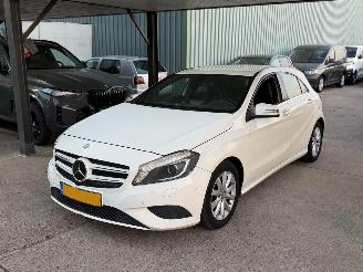 Vaurioauto  passenger cars Mercedes A-klasse 180cdi  NAP LED XENON 2014/3