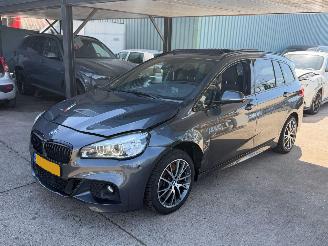 Schadeauto BMW 2-serie 220i M PERFORMANCE PANO XENON 7 PERSOONS 2016/11