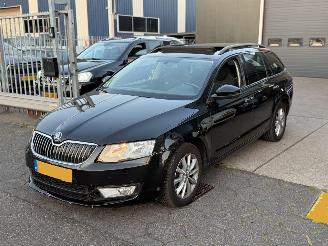 Coche accidentado Skoda Octavia 1.6TDI Greentech Pano DSG 2016/4