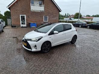 Damaged car Toyota Yaris 1.5 hybrid navi pano 2015/12