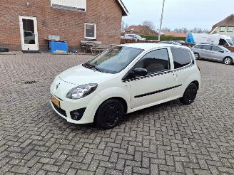 Schadeauto Renault Twingo 1.2i  75pk airco 2011/10