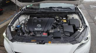 Vaurioauto  passenger cars Mazda 2 2.0i  120pk  clima navi 2015/6