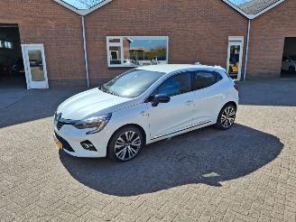 skadebil auto Renault Clio 1.6 hybrid   117pk  leer navi 2021/2