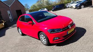 damaged passenger cars Volkswagen Polo 1.0 tsi  70kw   pano navi 2020/11