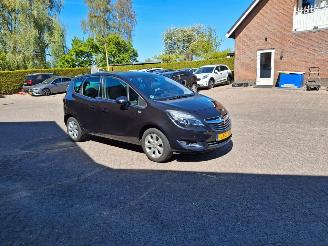 krockskadad bil auto Opel Meriva 1.4i  88kw    navi clima 2016/3