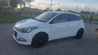 krockskadad bil auto Hyundai I-20 1.2i 5drs airco   84pk 2016/3