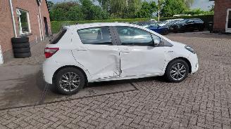 Unfallwagen Toyota Yaris 1.5 hybrid   aspresion   navi clima 2018/10