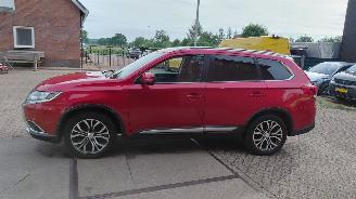 Unfallwagen Mitsubishi Outlander 2.0i  150pk automaat   clima navi 2017/1