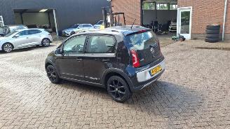 Auto incidentate Volkswagen Up! cross up  1.0i  75pk 5drs airco 2014/1