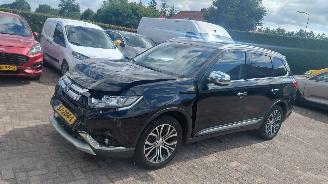 damaged passenger cars Mitsubishi Outlander 2.0 i  150pk automaat    navi clima 2018/4