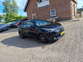 damaged passenger cars Toyota CH-R 1.8 hybrid 98pk navi clima leer 2019/1