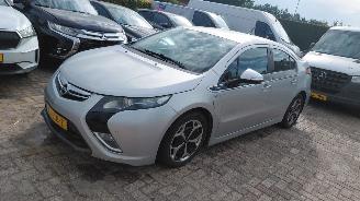 Vaurioauto  passenger cars Opel Ampera 1.4i hybrid  clima navi 2013/2