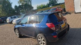Vaurioauto  passenger cars Toyota Rav-4 2.0 vtti  152pk  automaat  4x4 2009/7