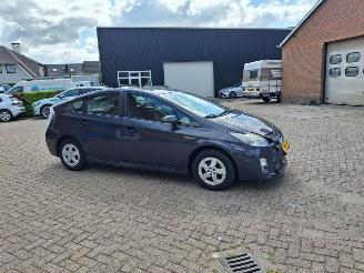 uszkodzony samochody osobowe Toyota Prius 1.8 hybrid 73kw 2011/3