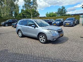 Vaurioauto  passenger cars Subaru Forester 2.0i  150pk automaat pano 2015/4