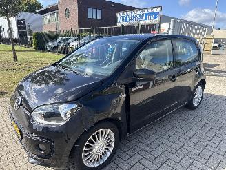 damaged passenger cars Volkswagen Up! 1.0 HIGH UP! LICHTE RIJDBARE SCHADE! BOUWJAAR 2013 2800 EURO 2013/2