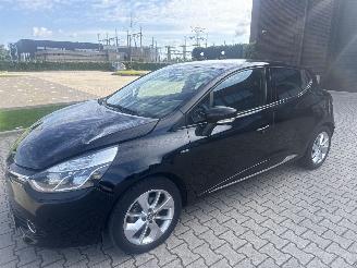 Schadeauto Renault Clio 1.2 COLLECTION 66297 KM LICHTE SCHADE BOUWJAAR 2016 5600 EURO 2016/2