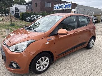 škoda osobní automobily Hyundai I-10 1.0i-MOTION PLUS PARKEERSCHADES BOUWJAAR 2014  4200 EURO 2014/2