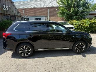 Coche accidentado Mitsubishi Outlander 2.0PHEV  PLUGIN PREMIUM LUXE UITVOERING 2016/12