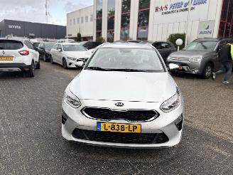 krockskadad bil auto Kia Ceed SW DYN.LINE 1.5 118KW. 2021/1