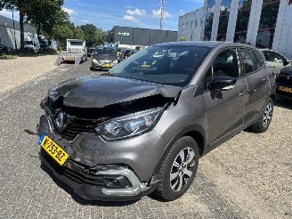 Schadeauto Renault Captur 0.9 TCe Limited 2018/6