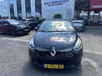 krockskadad bil auto Renault Clio GEEN SCHADE 2014/3