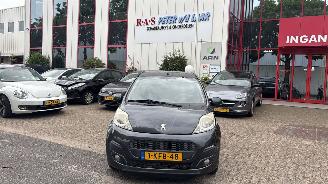 uszkodzony samochody osobowe Peugeot 107 1.0 ACTIVE 2013/1