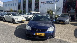 Schadeauto Volkswagen Golf 1.6 FSI COMFORTLINE 2008/11