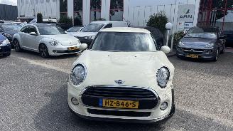 škoda osobní automobily Mini Cooper 1.5 COOPER BUSINESS 2016/2