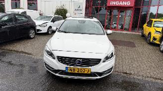 Vaurioauto  passenger cars Volvo V-60 TWIN ENGINE 2.4 D5 R-DESIGN 2016/12