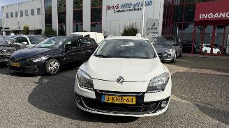 Unfallwagen Renault Mégane 1.5 DCI AUTOMAAT SCHADE AAN DORPEL 2013/4