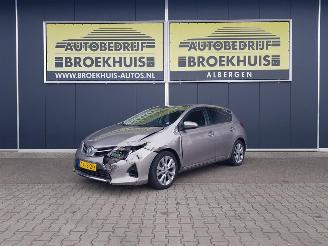 Schadeauto Toyota Auris 1.8 Hybrid Lease 2013/4
