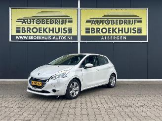 damaged passenger cars Peugeot 208 1.2 PureTech Allure 2014/8
