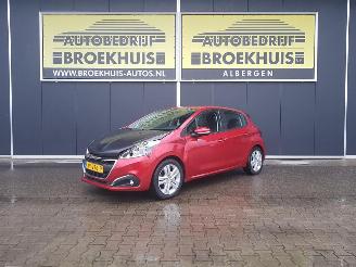 Vaurioauto  passenger cars Peugeot 208 1.2 PureTech Signature 2019/3