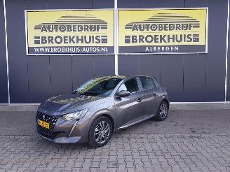 Schadeauto Peugeot 208 1.2 PureTech Active Pack 2021/11