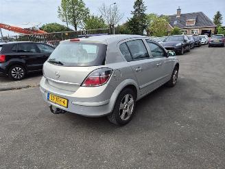 krockskadad bil auto Opel Astra SW 1.6 16v 2010/6