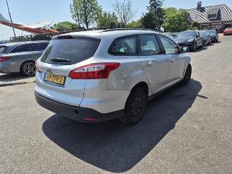 Schadeauto Ford Focus Wagon 1.6 Ti 2012/1