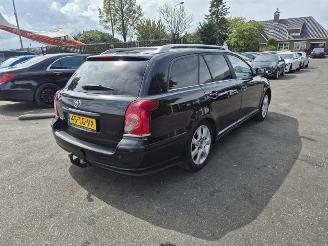 Schadeauto Toyota Avensis Wagon 2.0 16v 2006/9