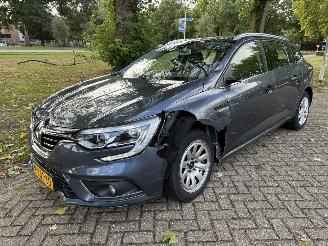 uszkodzony samochody osobowe Renault Mégane  2018/1