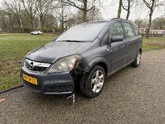 Vaurioauto  passenger cars Opel Zafira  2006/1