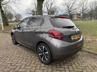 Peugeot 208  picture 3