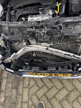 Peugeot 208  picture 13