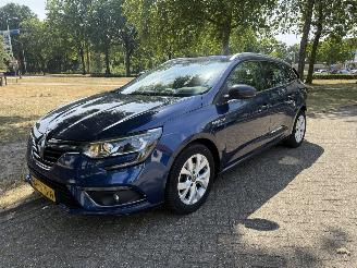 krockskadad bil auto Renault Mégane  2018/1