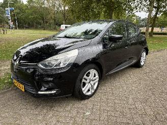 krockskadad bil auto Renault Clio  2017/1