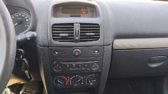 Renault Clio 1.2 comfort , 5-deurs , goed rijdend picture 8