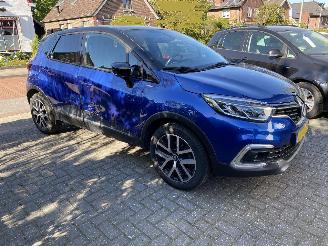 Voiture accidenté Renault Captur Version-S 1.3 150PK 4cil VASTE PRIJS 2019/5