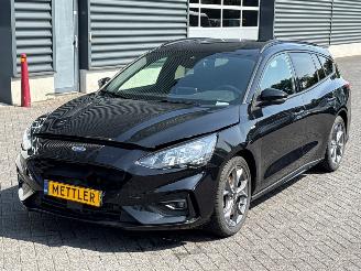 Voiture accidenté Ford Focus ST-Line 1.0 EcoBoost 12V Hybrid 125 Combi/o  Elektrisch Benzine 999cc 92kW (125pk) 2021/9