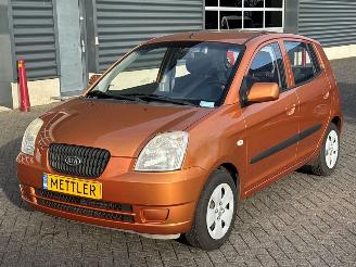 skadebil auto Kia Picanto 1.0 12V Hatchback  Benzine 999cc 45kW (61pk) FWD 2005/12