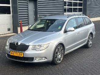 skadebil auto Skoda Superb 1.6 TDI Combi/o  Diesel 1.598cc 77kW (105pk) FWD 2011/1